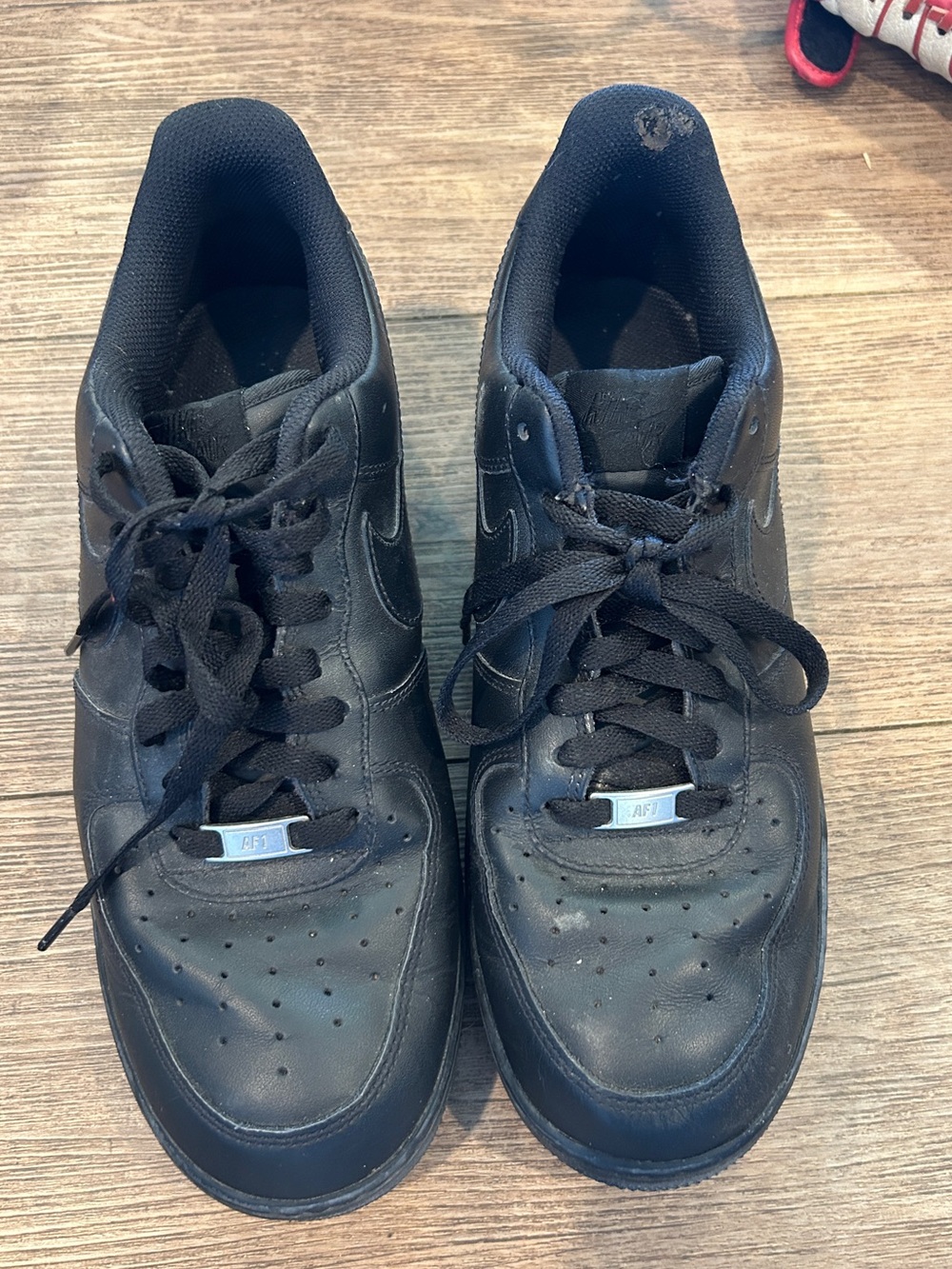 Nike AIR FORCE 1 LOW '07 Black Black. (315122-001). Men's 10.5. Pre-Owned.
